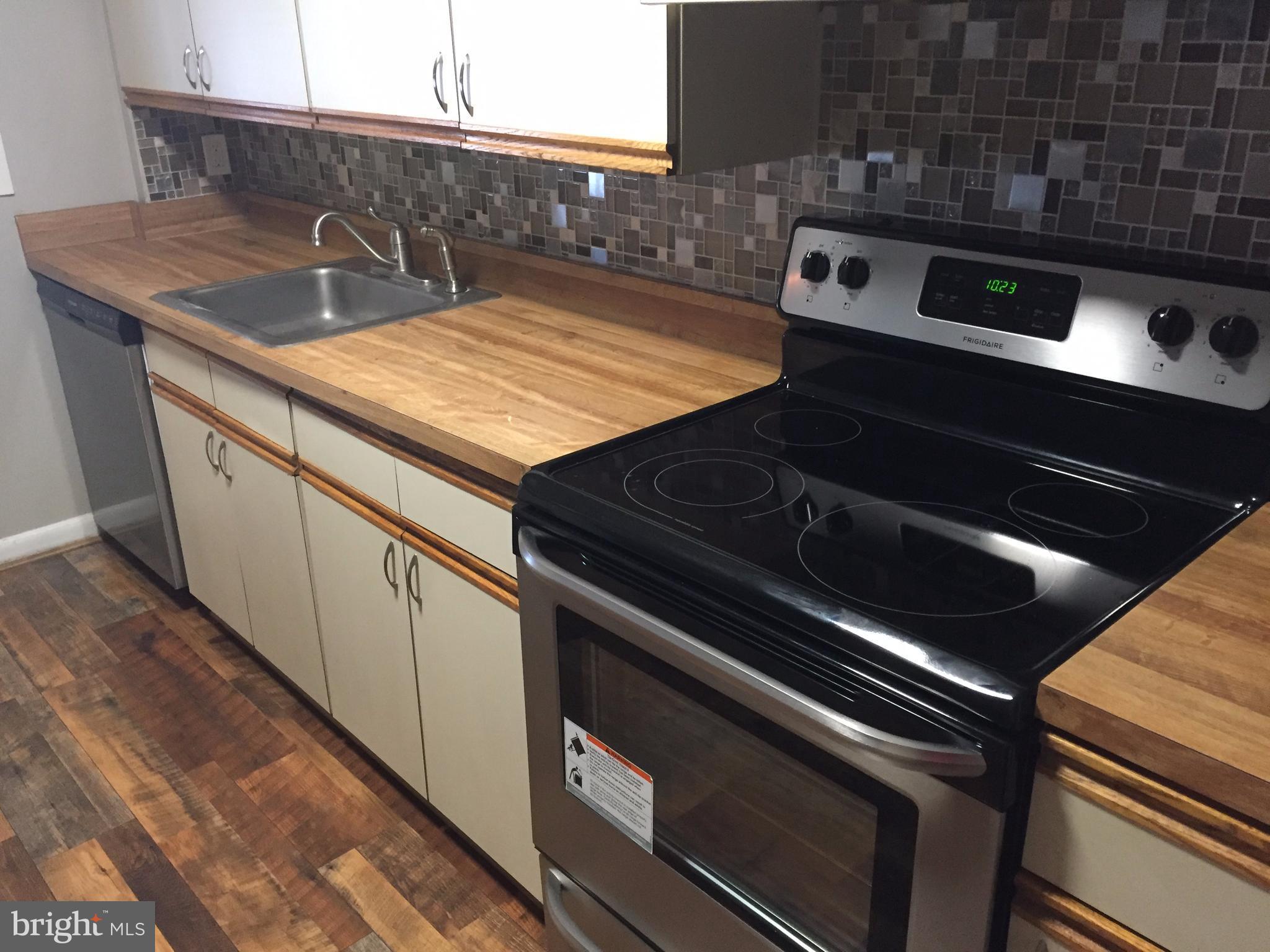 2712 Kirkleigh Road Baltimore, MD 21222 - Photo 2 of 9 Kitchen