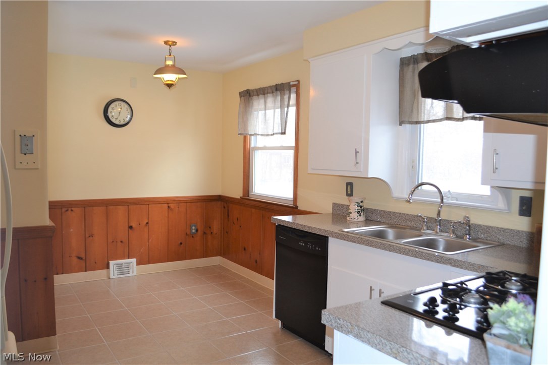 4860 Fairlawn Road Cleveland, OH 44124 - Photo 6 of 14