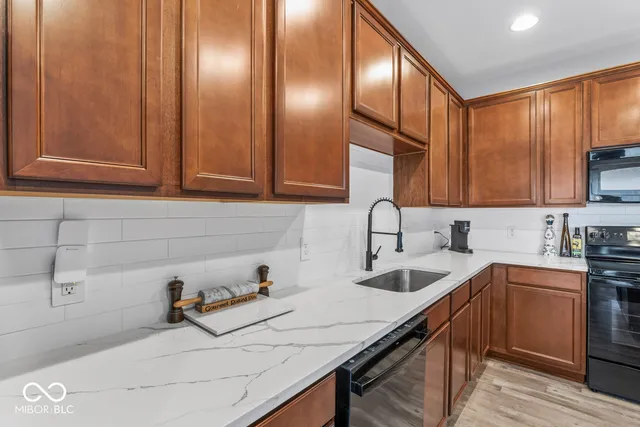 $322,900 | 245 Coatsville Drive, Westfield, IN 46074