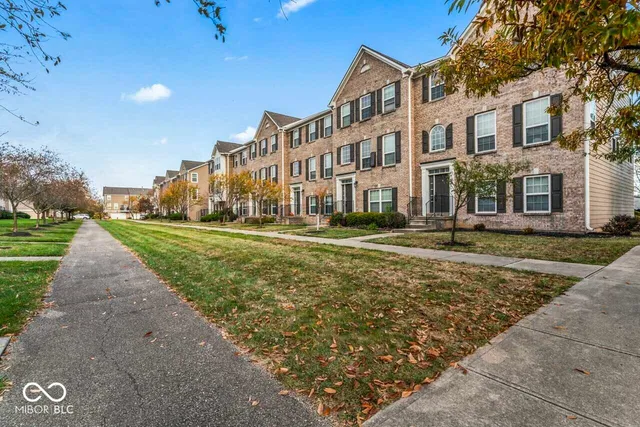 $322,900 | 245 Coatsville Drive, Westfield, IN 46074