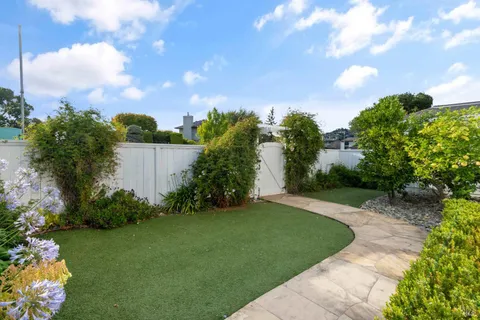 $2,600,000 | 182 Riviera Circle, Larkspur, CA 94939