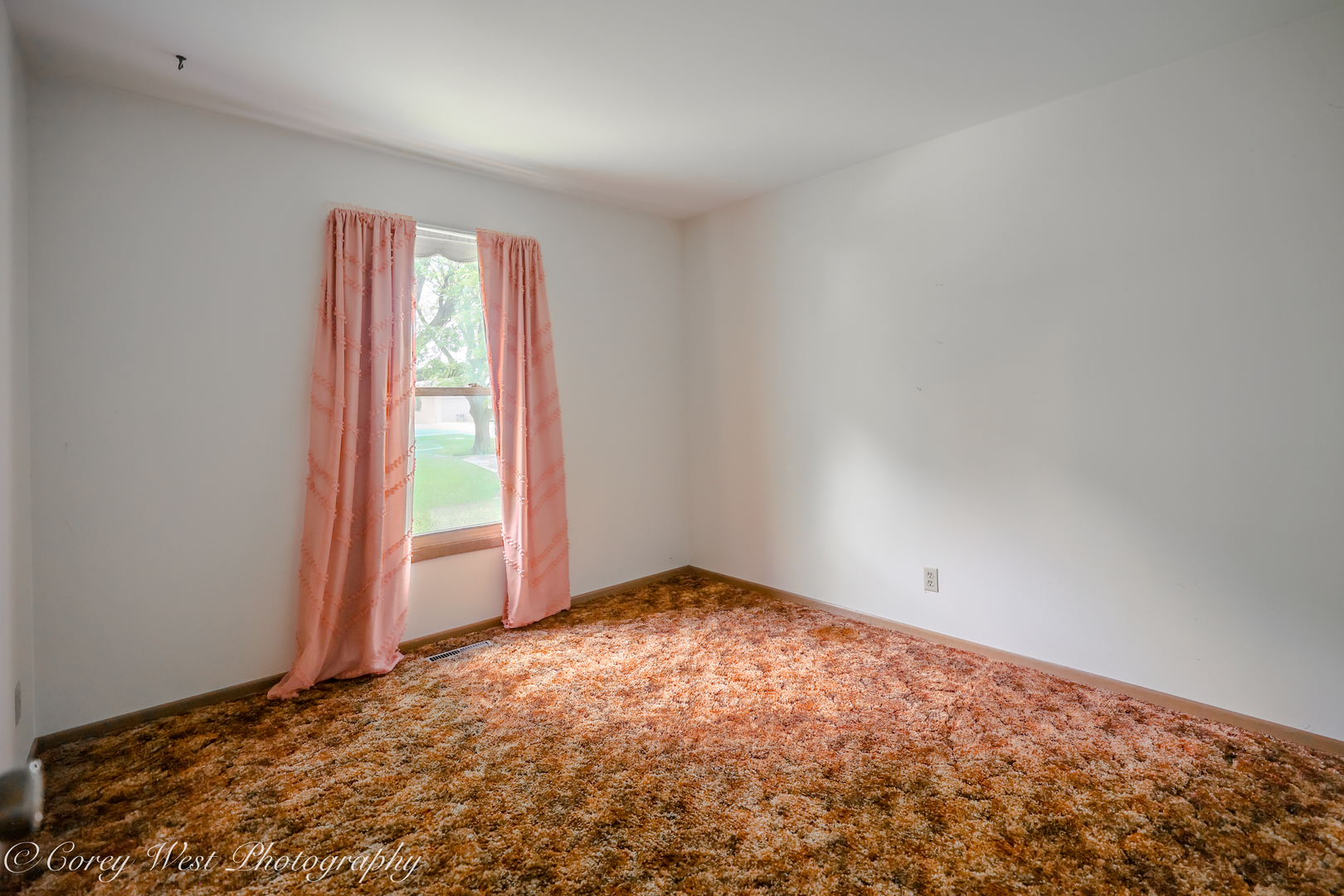 335 South Hadsall Street Genoa, IL 60135 - Photo 13 of 23 an empty room with windows