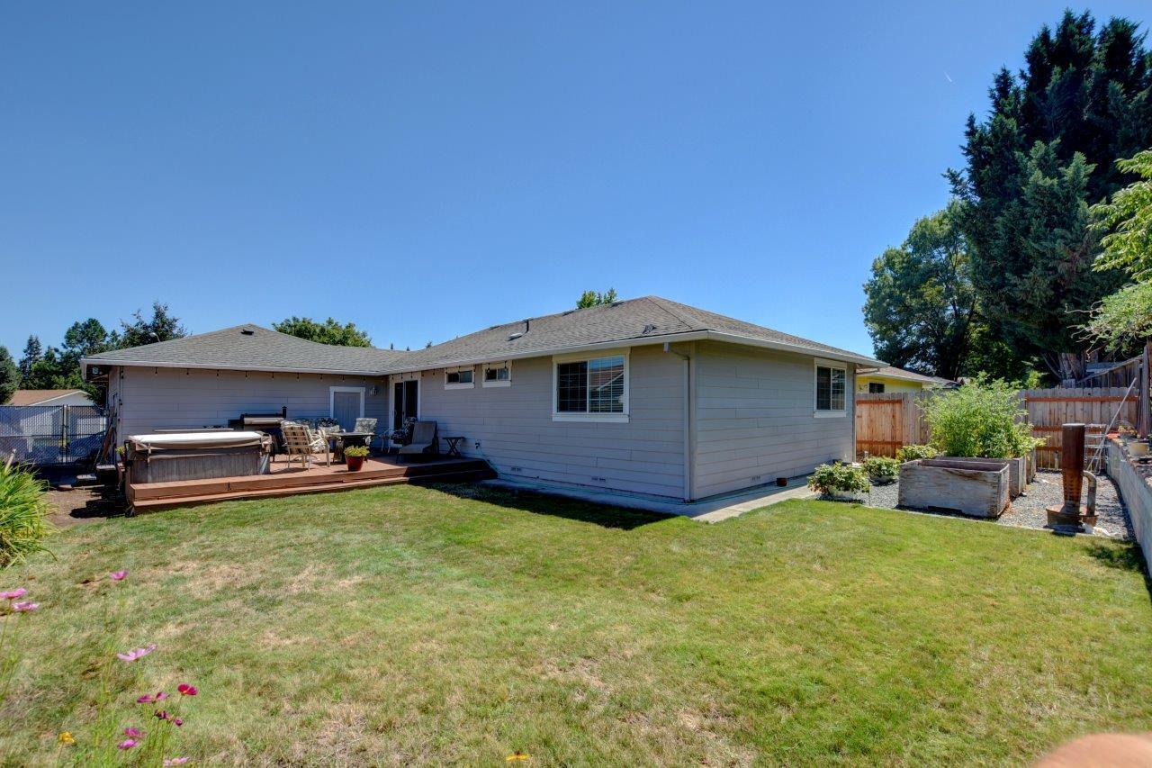 522 Daniel Street Central Point, OR 97502 - Photo 18 of 26 Pic 18
