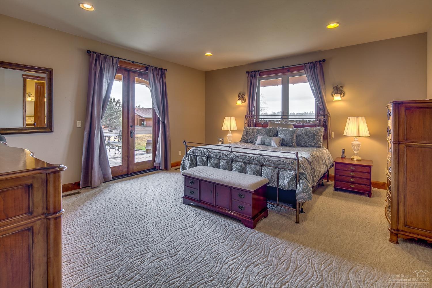 62640 Waugh Road Bend, OR 97701 - Photo 11 of 25 A large and spacious master suite with i