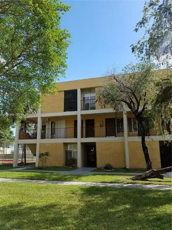 $2,200 | 9250 Fontainebleau Boulevard, Unit 202, Miami, FL 33172