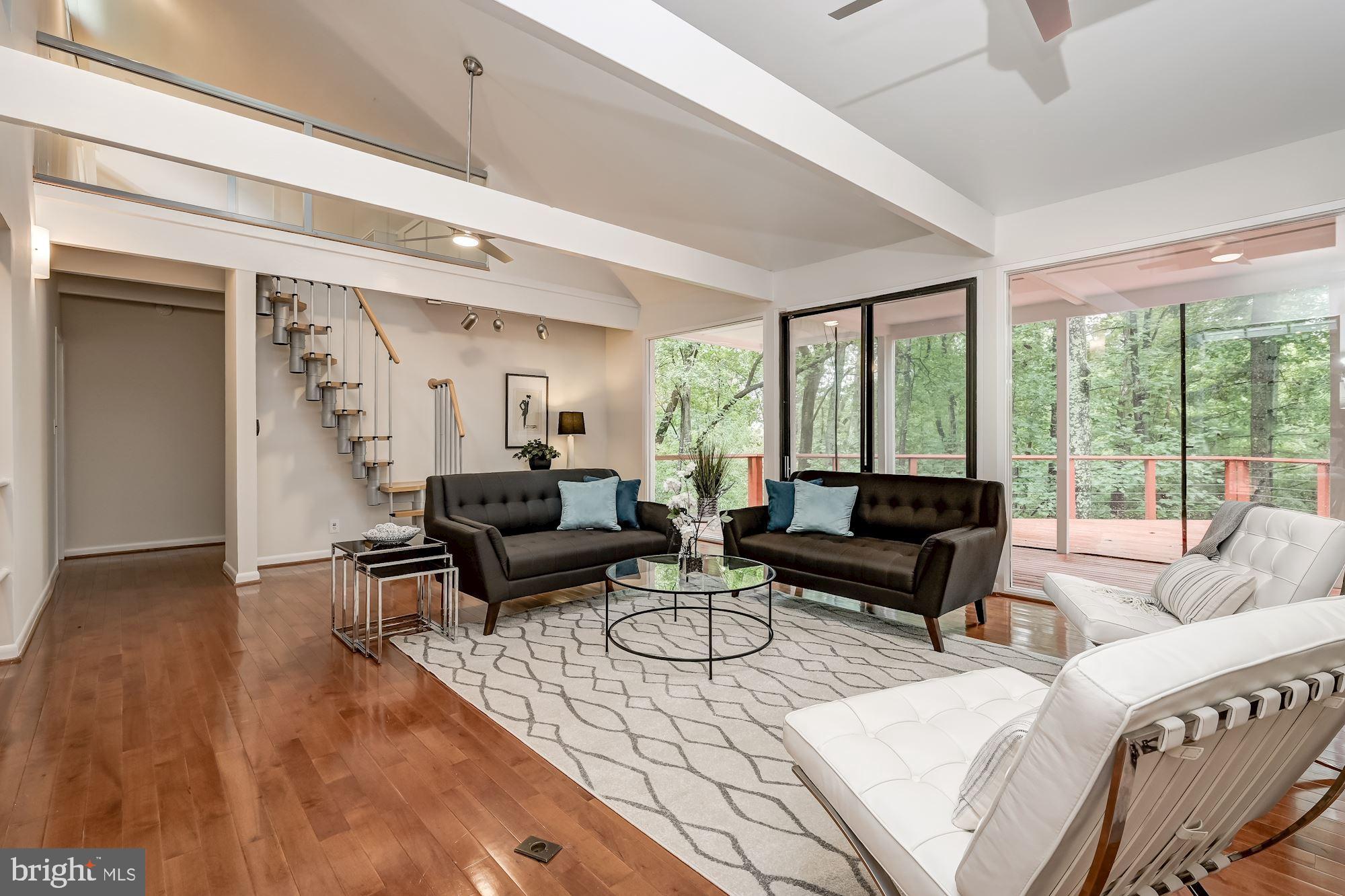 10109 Lloyd Road Potomac, MD 20854 - Photo 4 of 43 Gallery Image 4