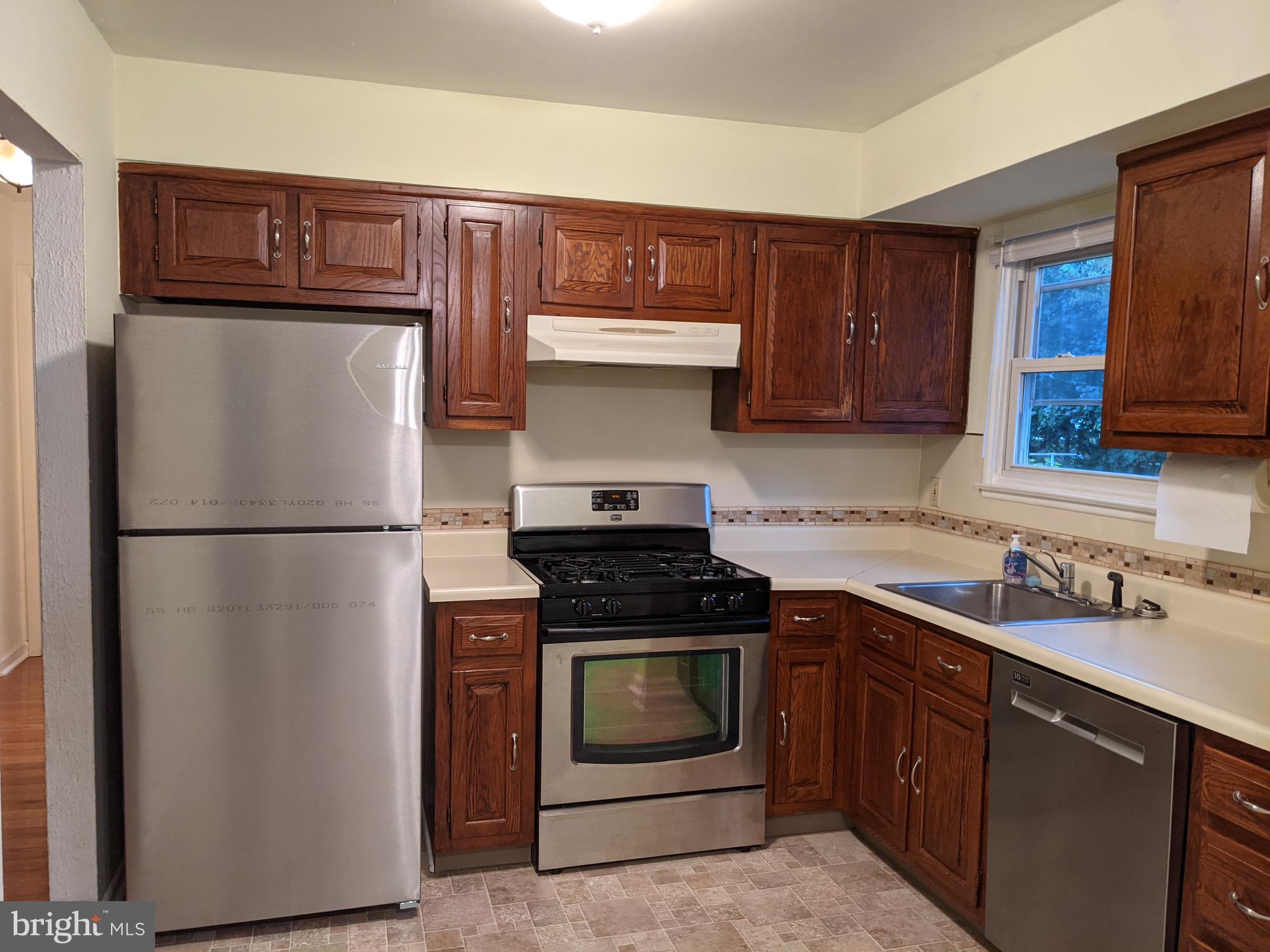 34 Albemarle Road Trenton, NJ 08690 - Photo 4 of 17