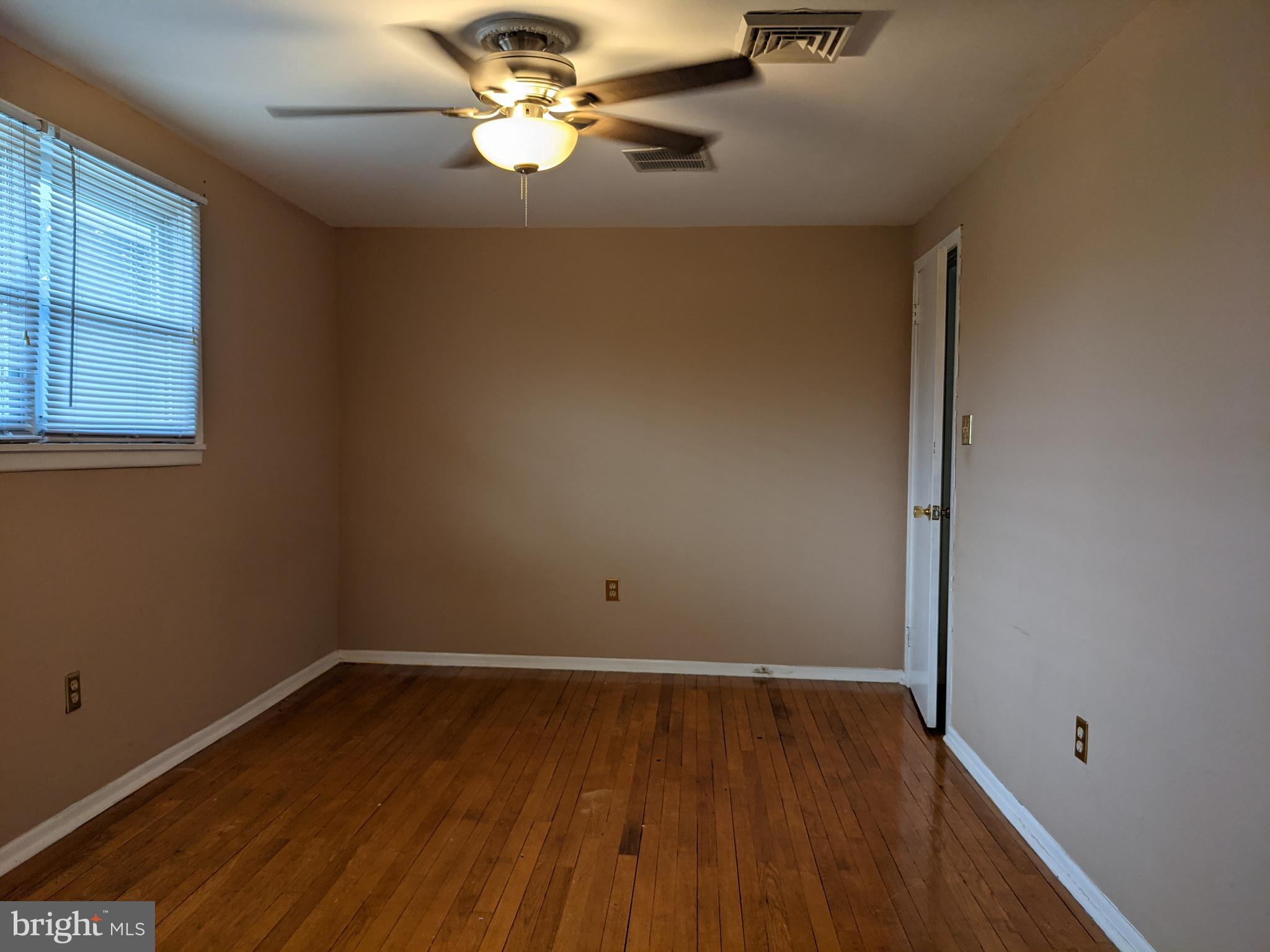 34 Albemarle Road Trenton, NJ 08690 - Photo 8 of 17
