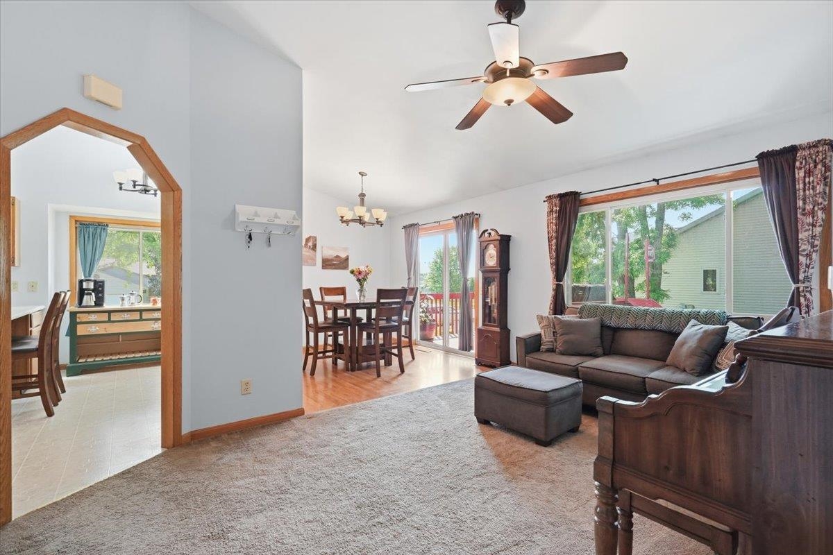 699 Robin Drive Sun Prairie, WI 53590 - Photo 3 of 43