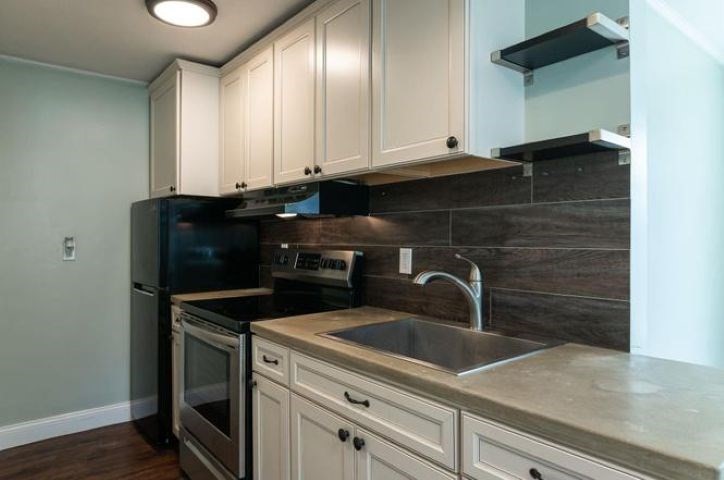 13 Main Street Atkinson, NH 03811 - Photo 4 of 21