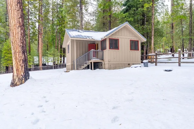 $3,995,000 | 7899 Forest Drive, Yosemite National Park, CA 95389