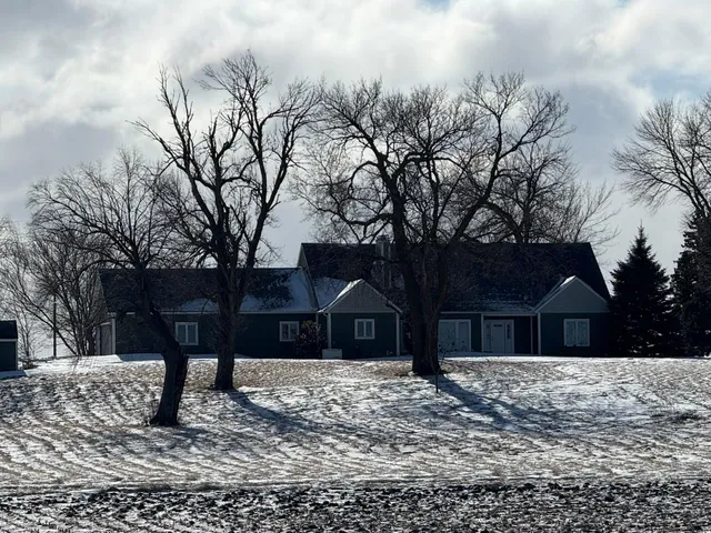 $685,000 | 84237 Highway 251, Hollandale, MN 56045