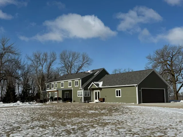 $685,000 | 84237 Highway 251, Hollandale, MN 56045