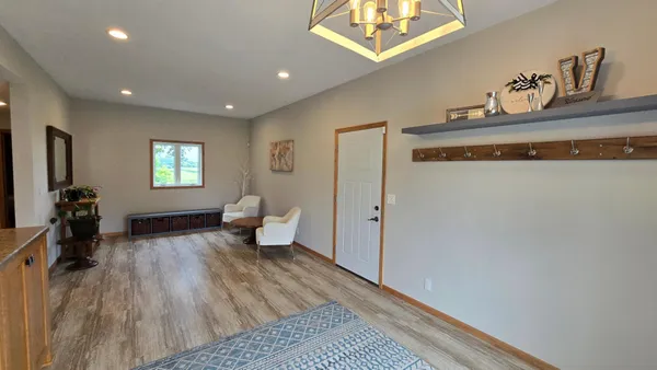 $685,000 | 84237 Highway 251, Hollandale, MN 56045