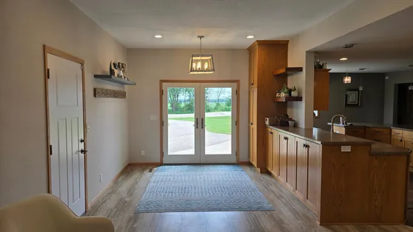 $685,000 | 84237 Highway 251, Hollandale, MN 56045