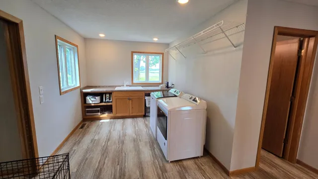 $685,000 | 84237 Highway 251, Hollandale, MN 56045