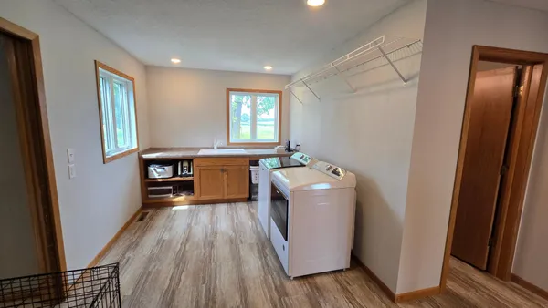 $685,000 | 84237 Highway 251, Hollandale, MN 56045