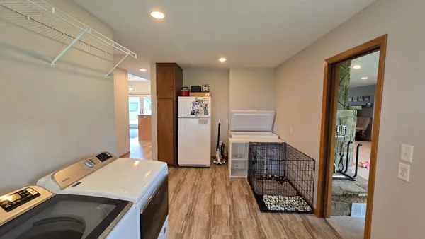 $685,000 | 84237 Highway 251, Hollandale, MN 56045