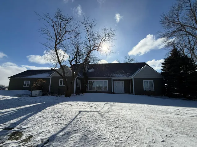 $685,000 | 84237 Highway 251, Hollandale, MN 56045