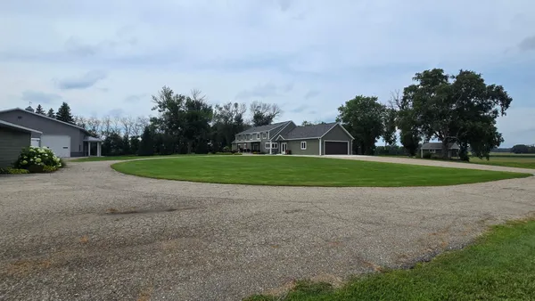 $685,000 | 84237 Highway 251, Hollandale, MN 56045