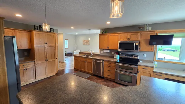 $685,000 | 84237 Highway 251, Hollandale, MN 56045