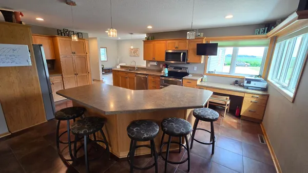 $685,000 | 84237 Highway 251, Hollandale, MN 56045