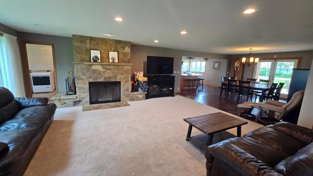$685,000 | 84237 Highway 251, Hollandale, MN 56045
