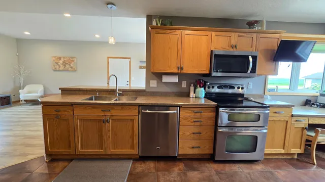 $685,000 | 84237 Highway 251, Hollandale, MN 56045