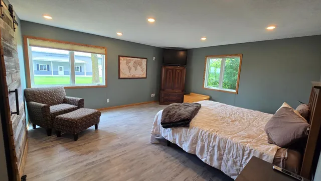 $685,000 | 84237 Highway 251, Hollandale, MN 56045