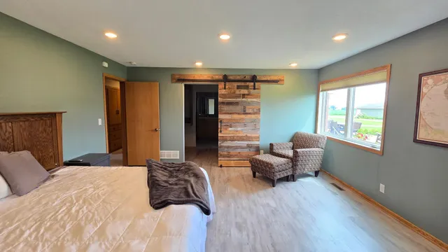 $685,000 | 84237 Highway 251, Hollandale, MN 56045