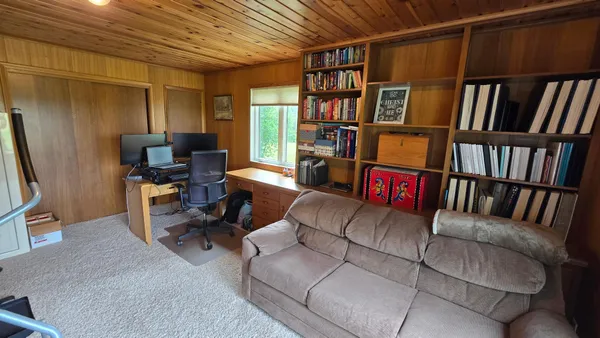 $685,000 | 84237 Highway 251, Hollandale, MN 56045