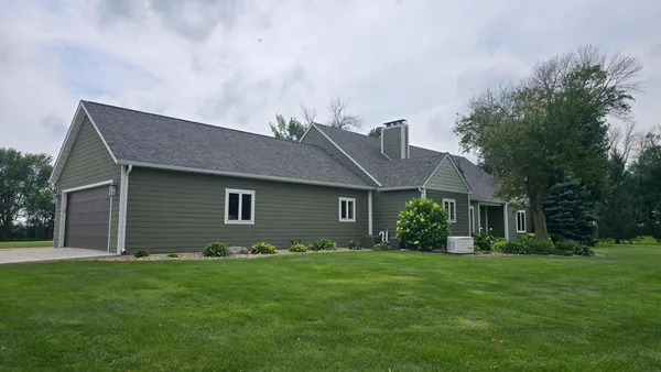 $685,000 | 84237 Highway 251, Hollandale, MN 56045