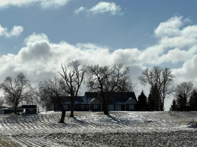 $685,000 | 84237 Highway 251, Hollandale, MN 56045