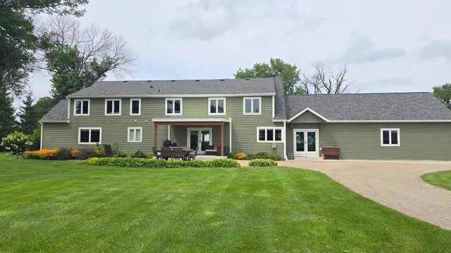 $685,000 | 84237 Highway 251, Hollandale, MN 56045