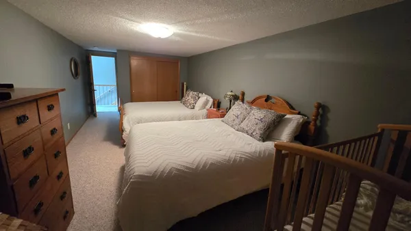 $685,000 | 84237 Highway 251, Hollandale, MN 56045