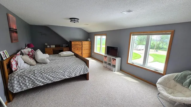 $685,000 | 84237 Highway 251, Hollandale, MN 56045