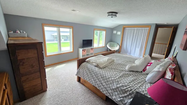 $685,000 | 84237 Highway 251, Hollandale, MN 56045