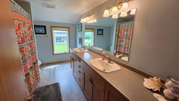 $685,000 | 84237 Highway 251, Hollandale, MN 56045