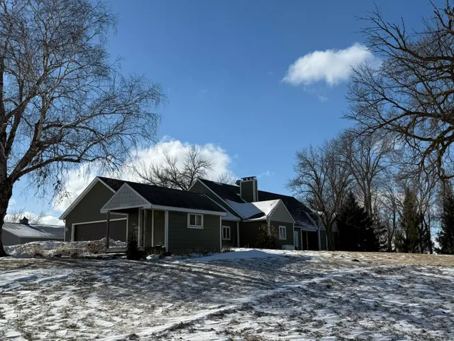 $685,000 | 84237 Highway 251, Hollandale, MN 56045