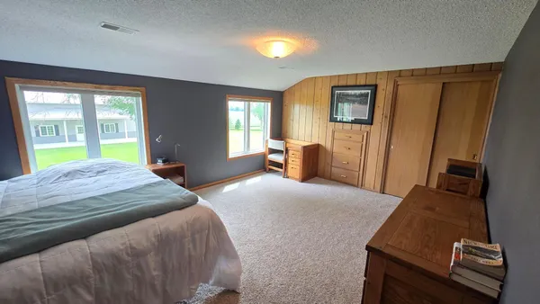 $685,000 | 84237 Highway 251, Hollandale, MN 56045