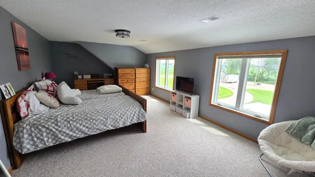 $685,000 | 84237 Highway 251, Hollandale, MN 56045