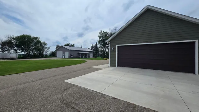 $685,000 | 84237 Highway 251, Hollandale, MN 56045
