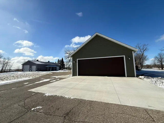 $685,000 | 84237 Highway 251, Hollandale, MN 56045