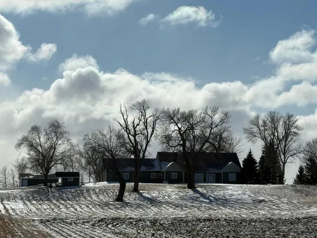 $685,000 | 84237 Highway 251, Hollandale, MN 56045