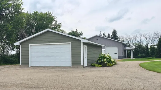 $685,000 | 84237 Highway 251, Hollandale, MN 56045