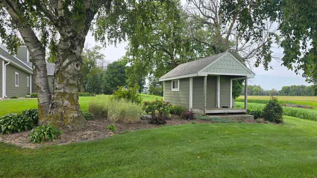 $685,000 | 84237 Highway 251, Hollandale, MN 56045