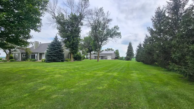 $685,000 | 84237 Highway 251, Hollandale, MN 56045