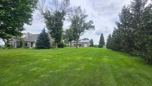 $685,000 | 84237 Highway 251, Hollandale, MN 56045