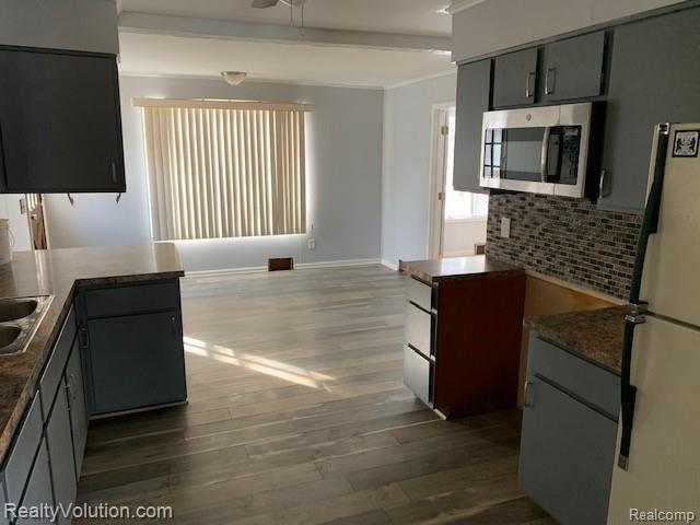 253 Myers Road Lapeer, MI 48446 - Photo 4 of 17 IMG_0424.jpg