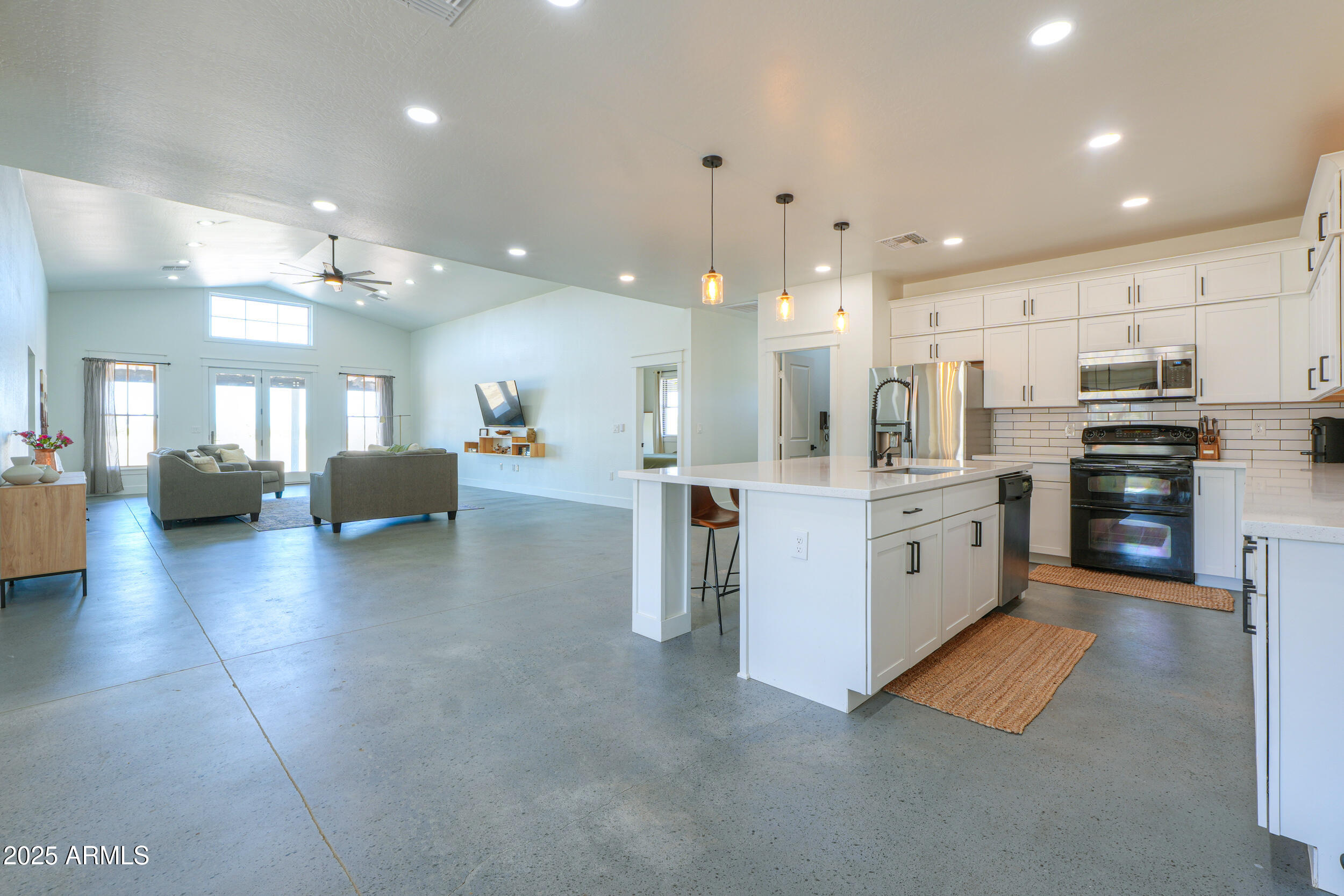 55091 West Pima Road Maricopa, AZ 85139 - Photo 9 of 43 Much space!